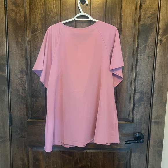 Brand new bloom chic shirt - Picture 2 of 4